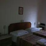إيمي * ميلان