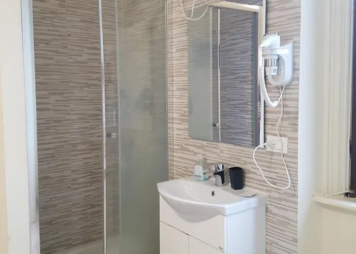 Emmy Hotel *