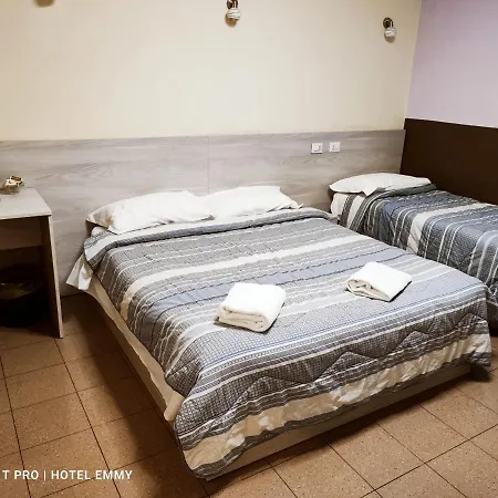 Emmy Hotel *