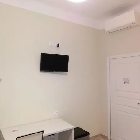 Emmy Hotel *
