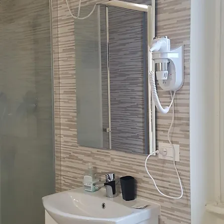 Emmy Hotel *